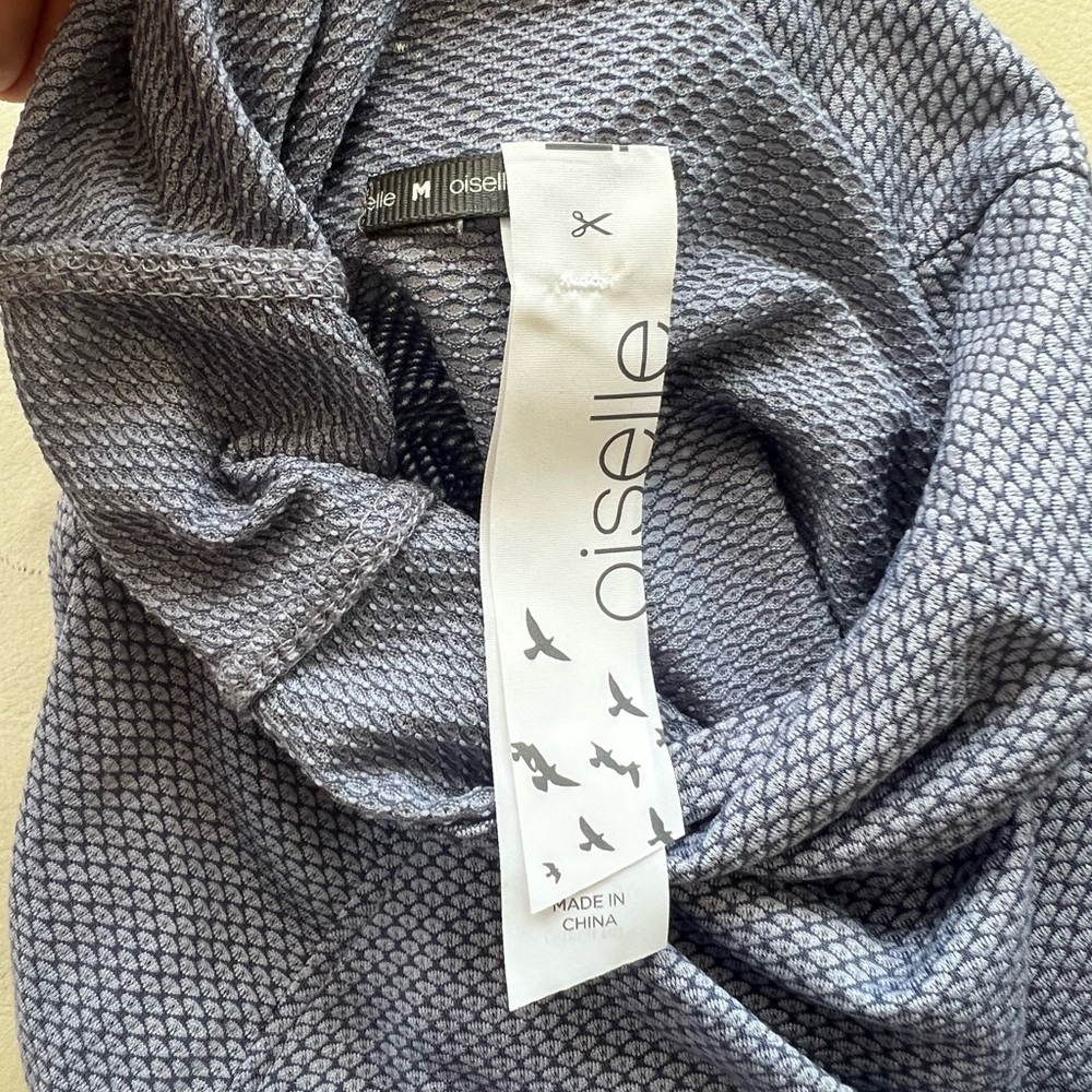 Oiselle Mile one long Sleeve lightweight shirt cowl neck - Picture 7 of 8